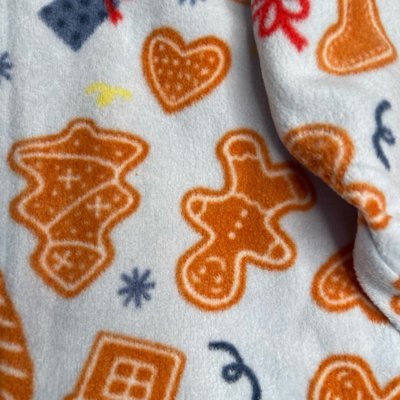 NWT 24m Gingerbread cutout cookies footie matching family pajamas sleeper unisex - Picture 4 of 6